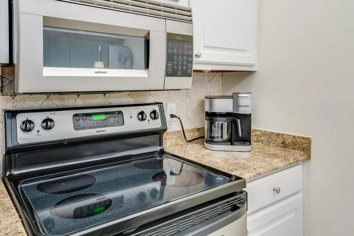 Moondrifter 305 - 2 Bedroom - Oceanfront Condo Sleeps 6 Panama City Beach